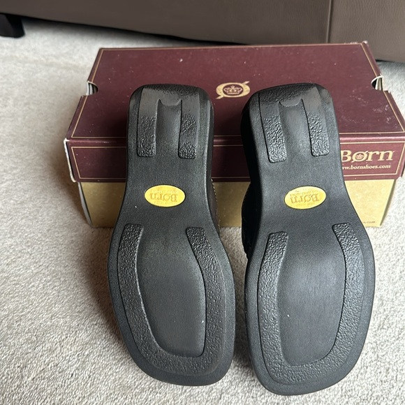Brown Born Clogs - size 8 - Picture 3 of 9